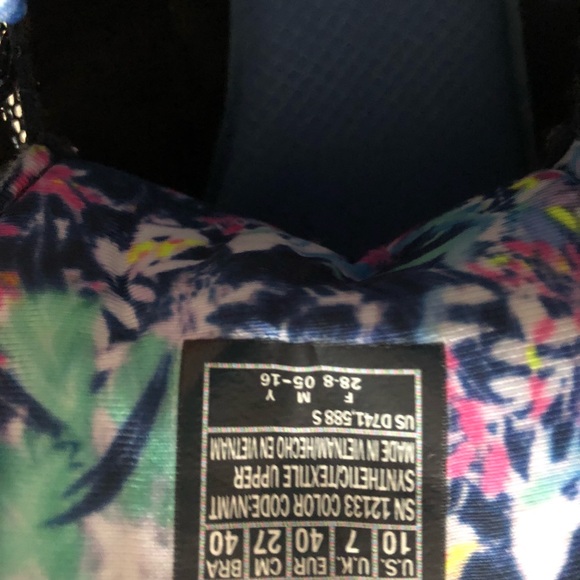 New Sketchers sport women’s tropical vibes - Picture 4 of 5